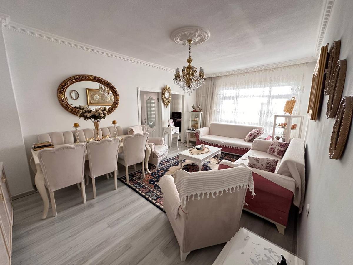 İSMAİL KARADENİZ EMLAKTAN  YAKACIK MAHALLESİNDE ARA KAT, YAPILI, 3+1 SATILIK DAİRE