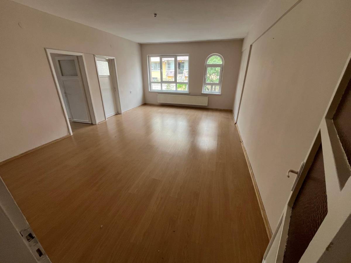 İSMAİL KARADENİZ EMLAKTAN  KALABA MAHALLESİNDE 3+1 ORTA KAT, ÖN CEPHE 2 BAĞIMLI, NORMAL YAPILI, KİRALIK DAİRE