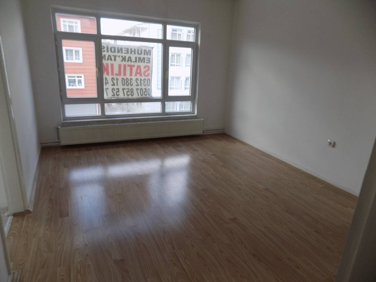 İSMAİL KARADENİZ EMLAKTAN YAKACIK MAHALLESİNDE SATILIK DAİRE