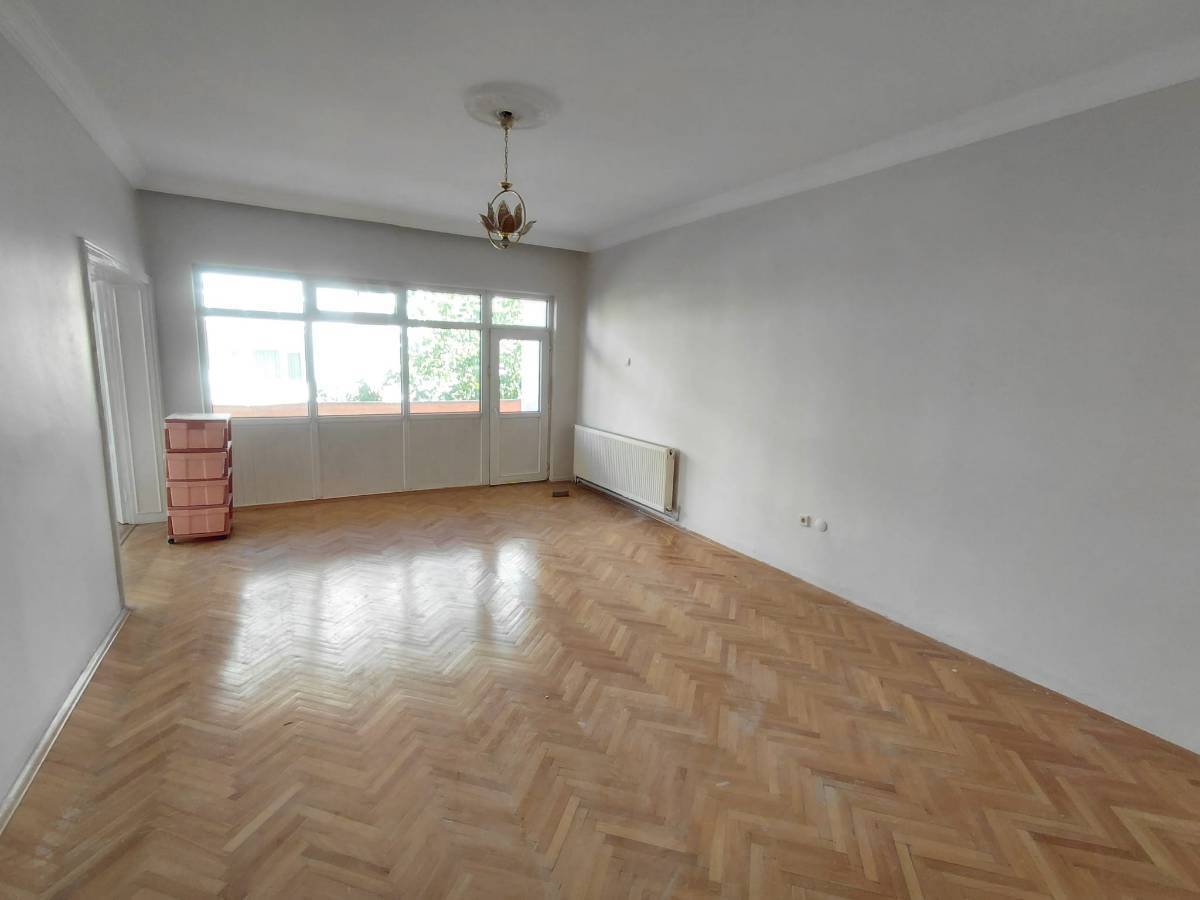 İSMAİL KARADENİZ EMLAKTAN  YAKACIK MAHALLESİNDE 3+1 SALON 1 BAĞIMLI 2 CEPHELİ, CADDE &Uuml;ZERİ KİRALIK DAİRE