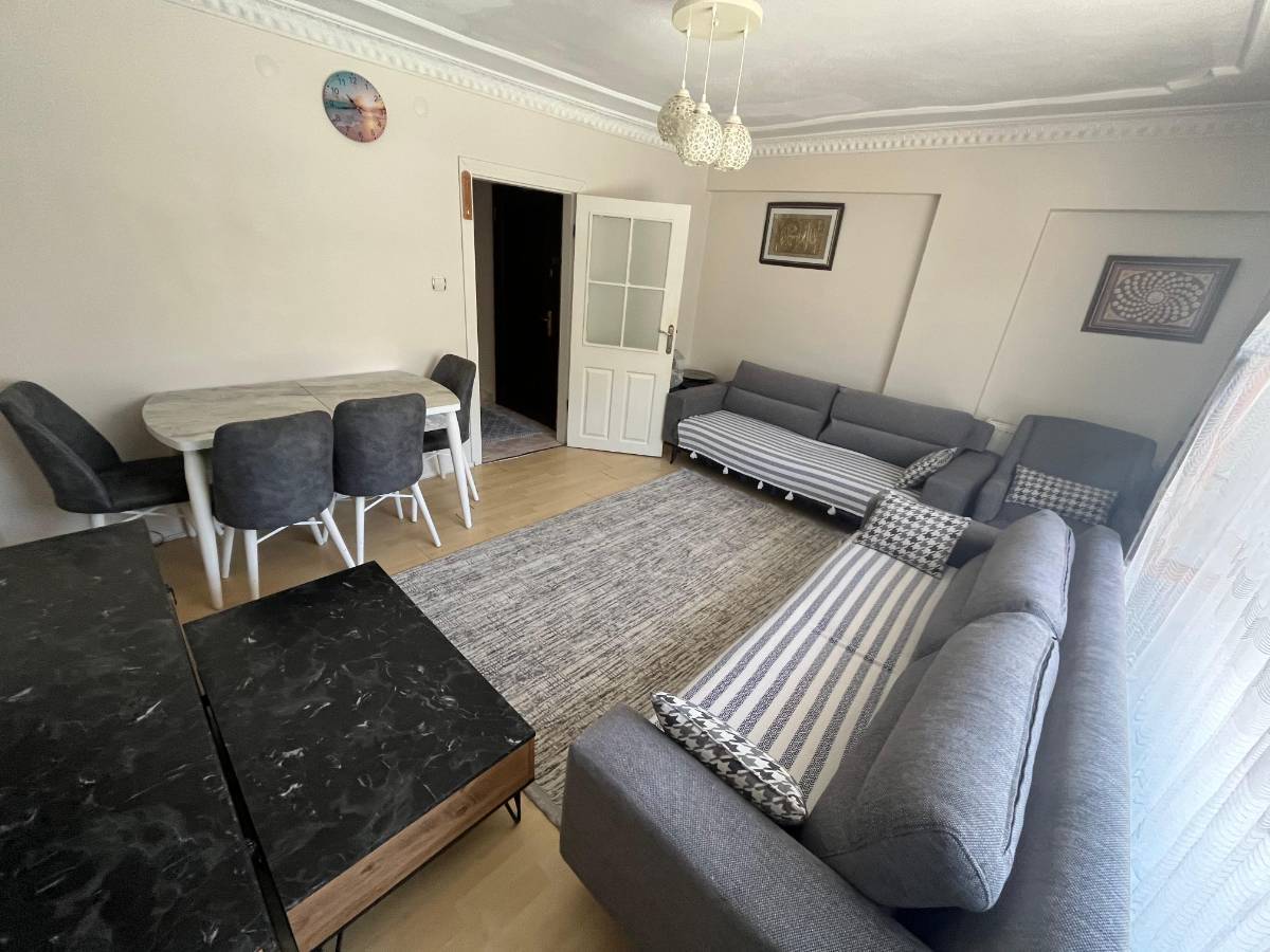 İSMAİL KARADENİZ EMLAKTAN BAĞLARBAŞI MAHALLESİNDE SATILIK DAİRE
