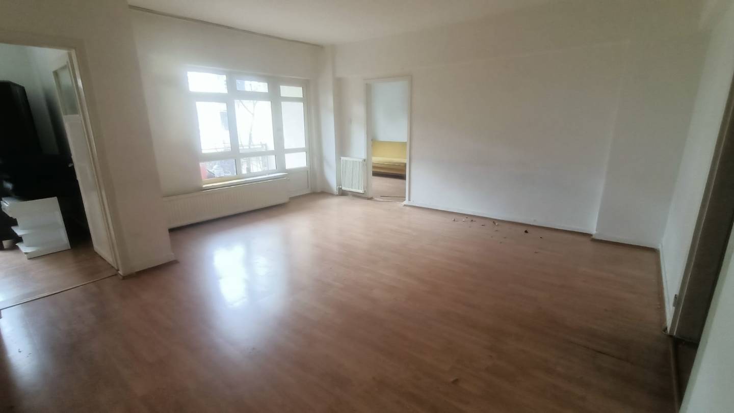 İSMAİL KARADENİZ EMLAKTAN ŞEFKAT MAHALLESİNDE CADDE &Uuml;ZERİ, ARA KAT, 3+1 ACİL, KİRALIK DAİRE