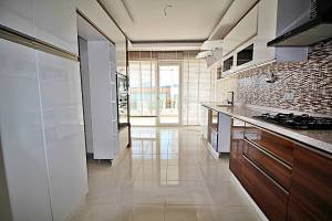 BAĞLICA 2'DE SİTE İÇERİSİNDE 170 M2 4+1 FULL YAPILI LÜKS DAİRE
