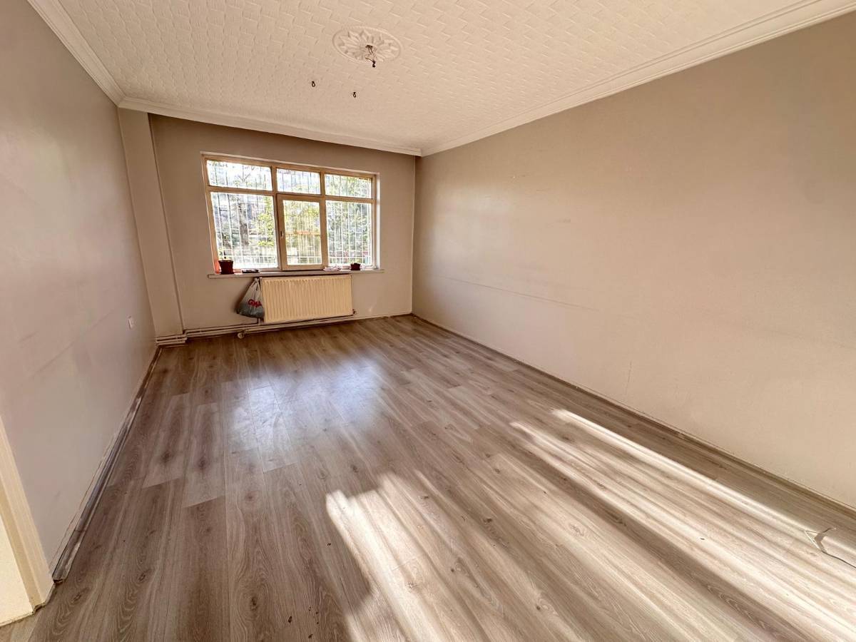 İSMAİL KARADENİZ EMLAKTAN SANATORYUM CADDESİNDE BAH&Ccedil;E KATI 2+1 SATILIK DAİRE