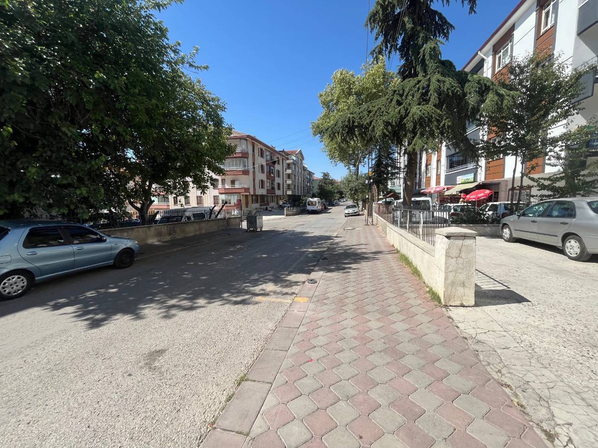 İSMAİL KARADENİZ EMLAKTAN  TEPEBAŞI MAHALLESİNDE SATILIK ASMA TAVANLI,, HAZIR KİRACILI DÜKKAN