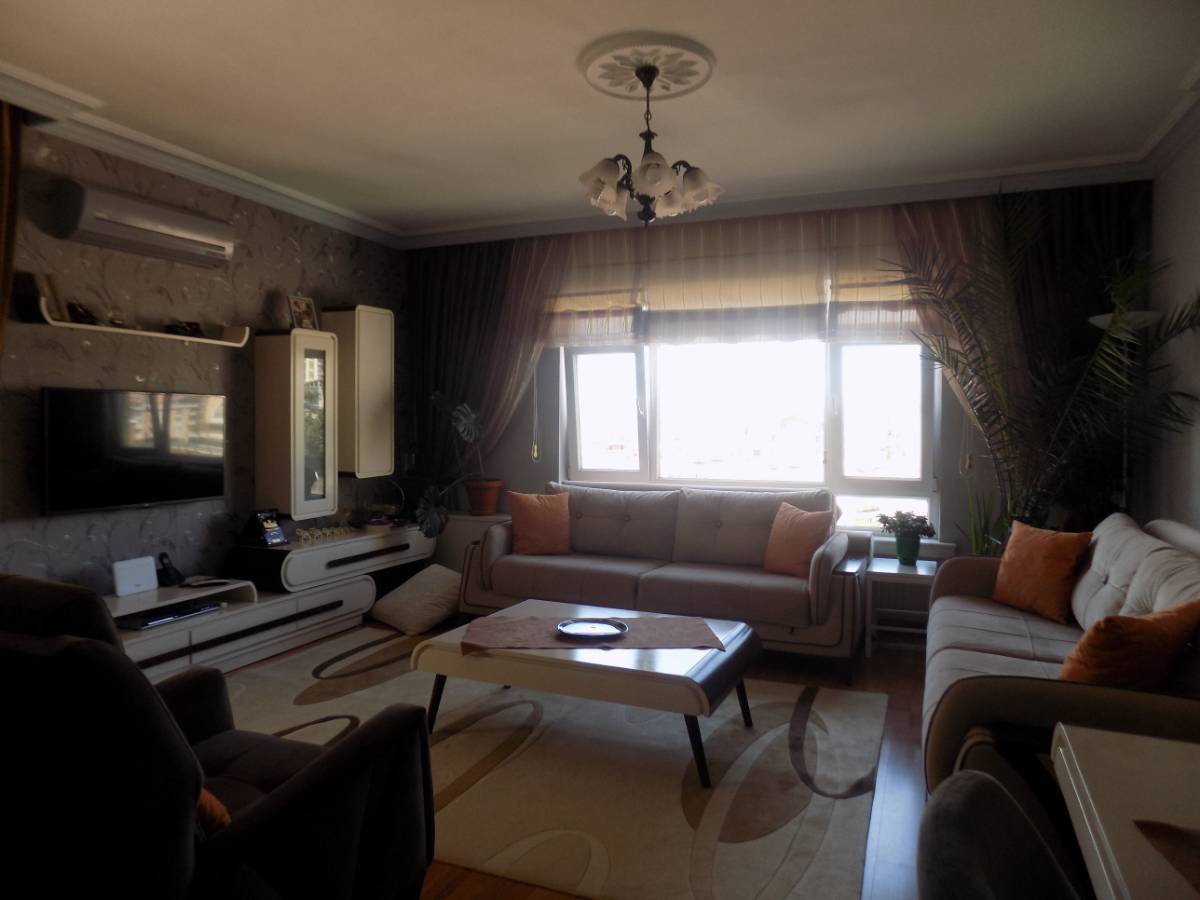 İSMAİL KARADENİZ EMLAKTAN ÖZGÜRLÜK CADDESİNDE SATILIK DAİRE